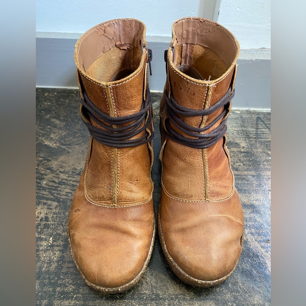 Vintage leather boots! 😎🔥🥾